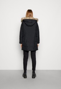 0e7fde05bd710cdc4124aafba7bad467.jpg