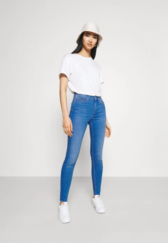d1666e754705653540de05098ba06272.jpg