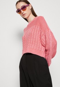 dfc930903df96e8f694bcf7cd20d585f.jpg