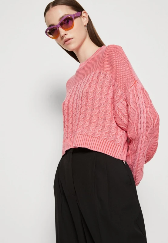 dfc930903df96e8f694bcf7cd20d585f.jpg