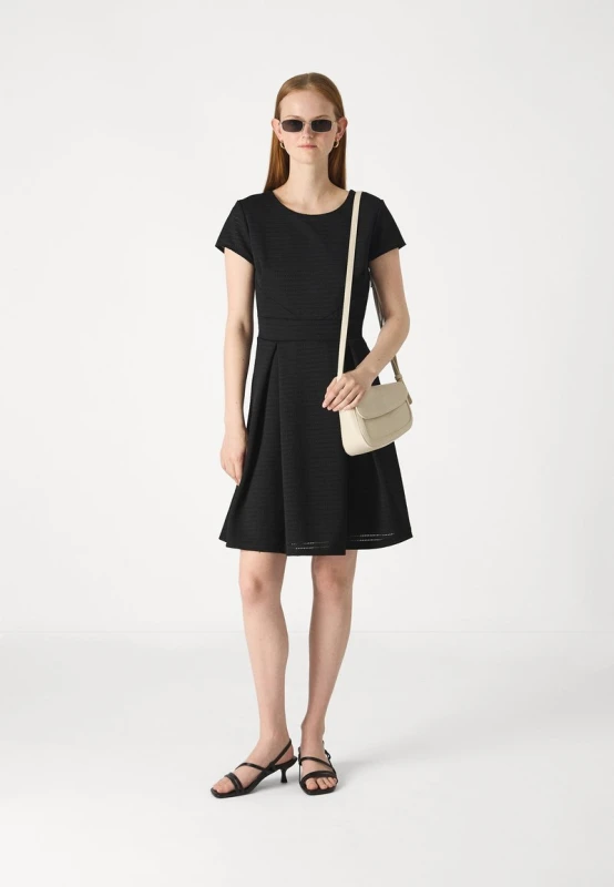 691741acf5ee58b414c5e508f3b5ede9.jpg