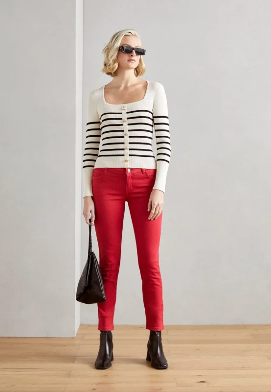 9c4ab745714ef43e2a3295ddb6a62f21.jpg