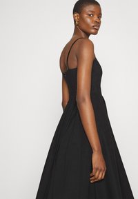 12f3eef581b3120c181c1d5baff8de7a.jpg