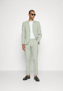 8b79a09a41680d4b5337afc7ad3edd48.jpg