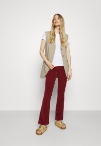 6a38db5410ae22210815a51715b88b80.jpg