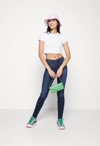 69121ff9ff269ae401f34b66a16ca137.jpg