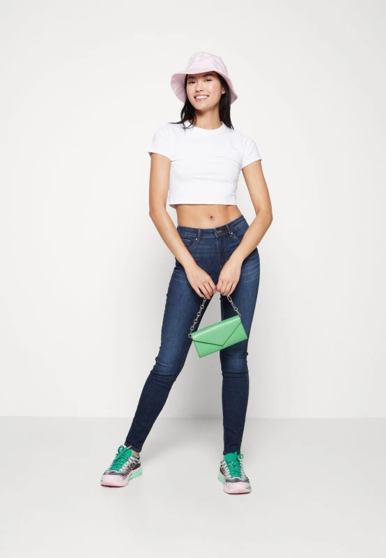 69121ff9ff269ae401f34b66a16ca137.jpg