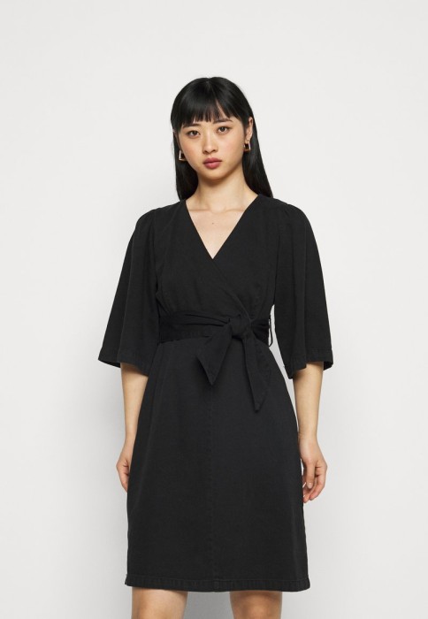 22152262.jpg