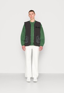 ac40165f9ae5f5360586edff94f1d683.jpg