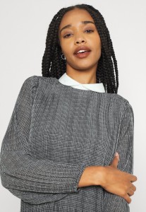24653103_3.jpg