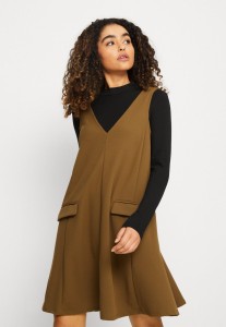 bf957d245b2e5a875207ee51f7e318b9.jpg