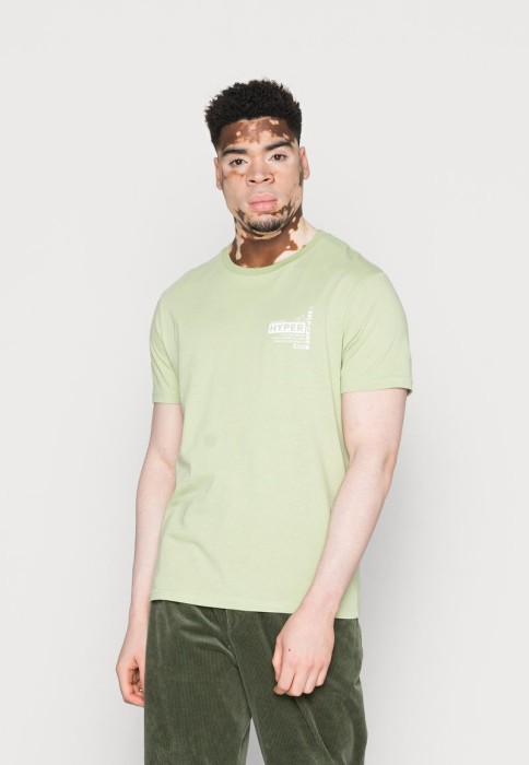 4e2d5d51e8a754b563f8897a127ad044.jpg