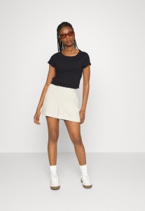 5126d5d917b98f4bbd4b1ce51c5f2d1f.jpg