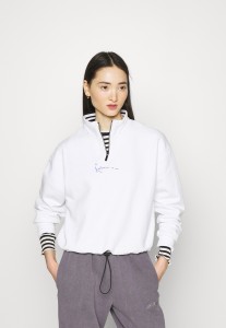 18051176.jpg