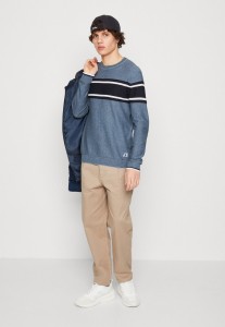 a957acd85ca7aad0d5b602a9eb964d8e.jpg
