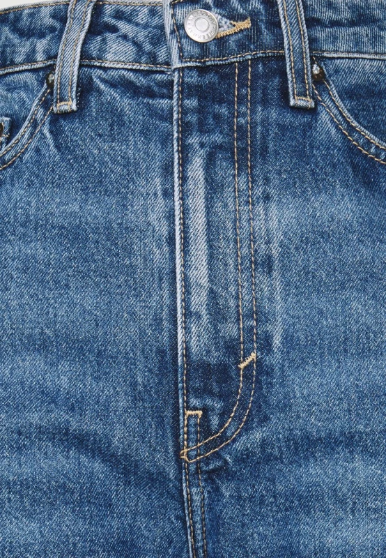 22576610_7.jpg