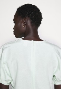 22983224_4.jpg