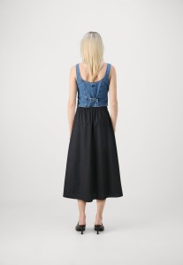 96d18dd922c78fa12911dd59339fd90c.jpg