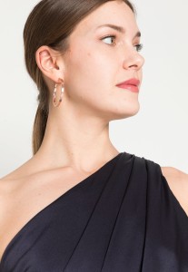 90e6346adb0cda375a54516bb60df8c4.jpg