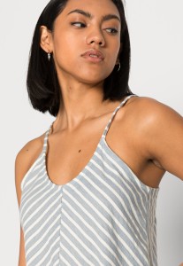 ddb238a2d156a21a4264b74a34e9d552.jpg