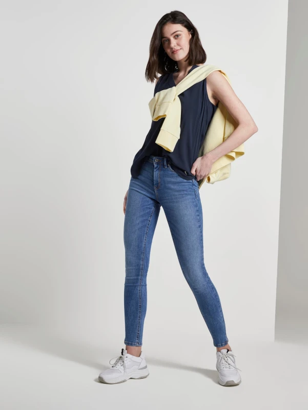 78d8238bf4c82764fb9ec2bc68c9e60d.jpg