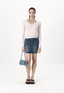 3742baeb412c7fe38c5c472f5e72c9a1.jpg