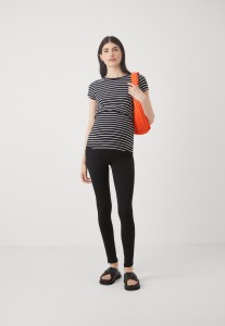 bf971ab0cb47a091c4a75f38e5467a75.jpg