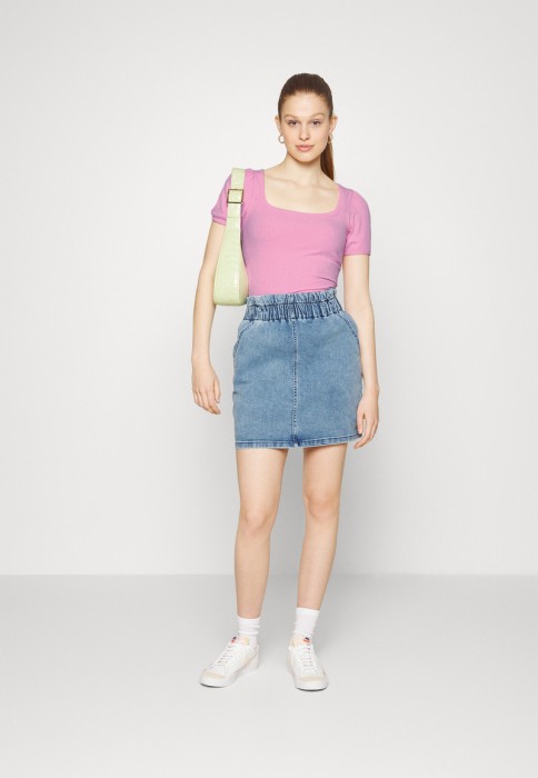 dc8e77ad3398e576c7f9e3726599a5a4.jpg