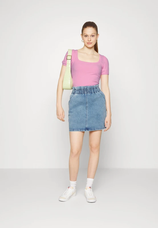 dc8e77ad3398e576c7f9e3726599a5a4.jpg