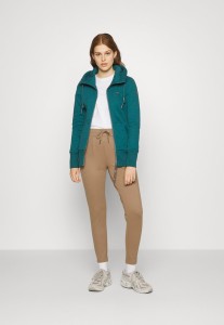 60fdab08dfa29c0a77c340f86a00b9f5.jpg