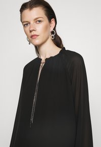 0ab90f6f4bea8018cf7fa98b73c8a40c.jpg
